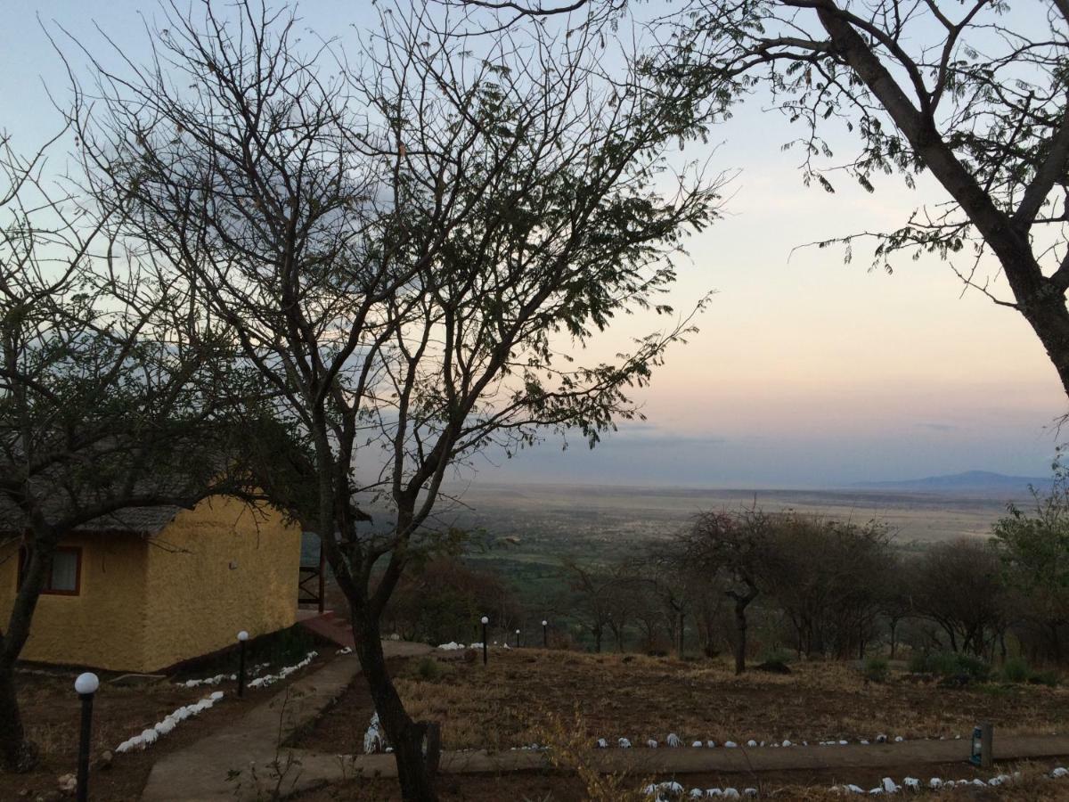African Sunrise Lodge And Campsite Mto wa Mbu Exteriör bild